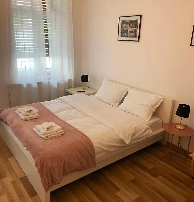 Apartament Plopilor Studios-1