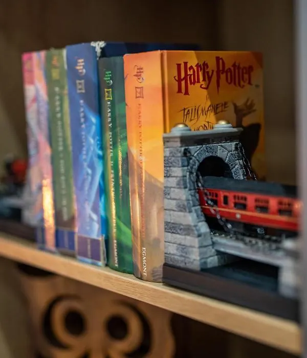 The Leaky Cauldron-1
