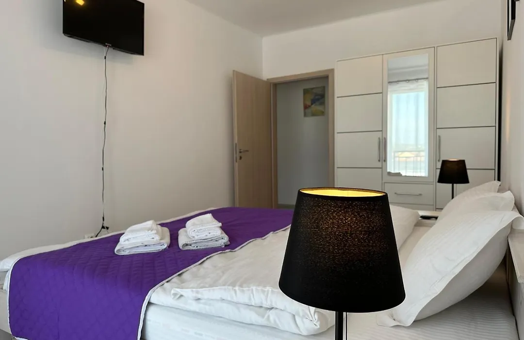 Flh-City Residence Apartments Near Mall & Train Station With Parking-1