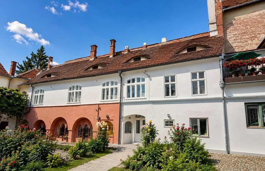 Mozart & Bach Historic Apartment-1