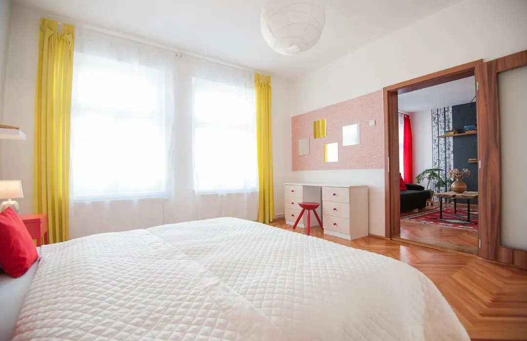 Spacious Stylish Apartment In Old Town-1