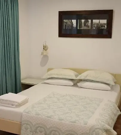 Theo House-2