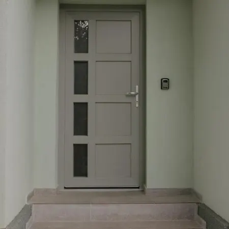 No.8 Studio-2