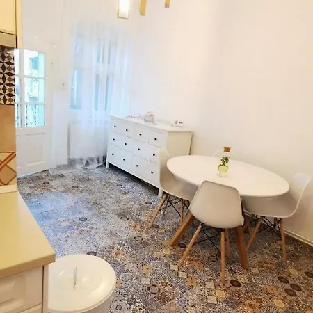 2Friends Apartment-2