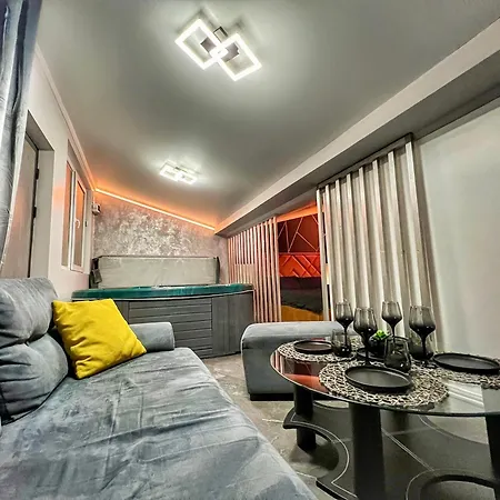 Luxor - Jacuzzi Apartments-3