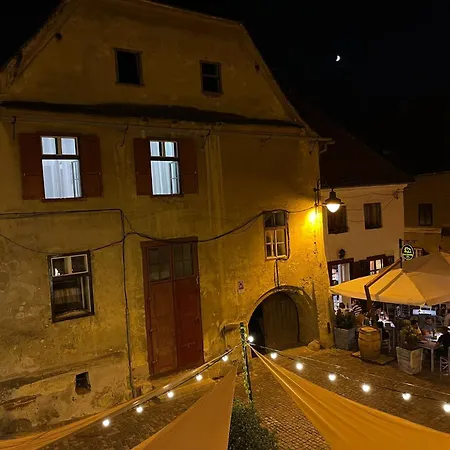 Ultracentral Medieval Apartment-3