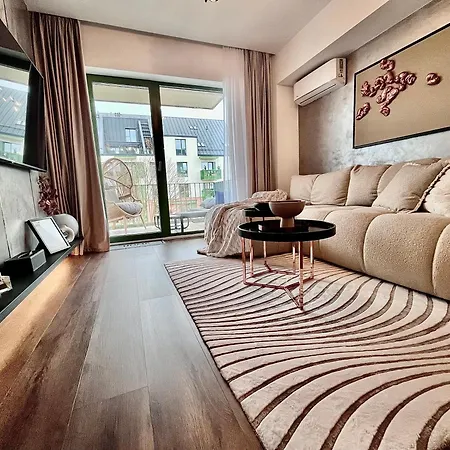 Flh La Vie En Rose Gold - Balcony, Free Parking, Bathtub, King Bed & Ac-3