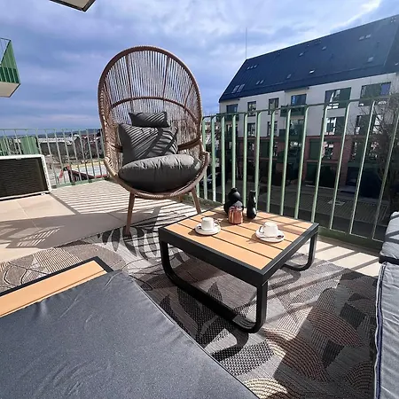 Flh La Vie En Rose Gold - Balcony, Free Parking, Bathtub, King Bed & Ac-2