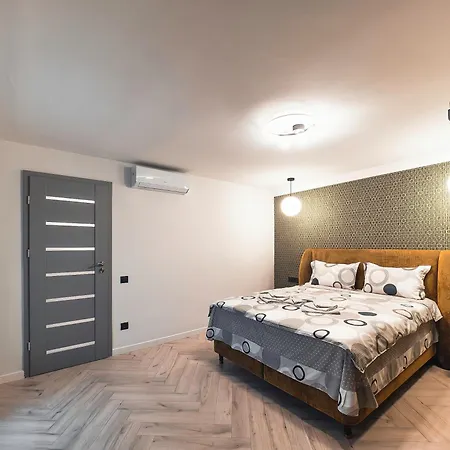 Free Private Parking - Onyx Studios By Ben Apartments-3