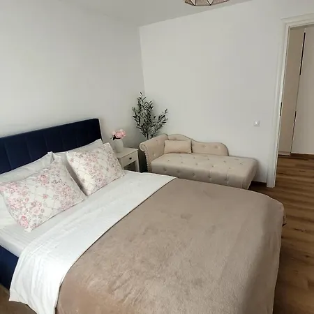 Odiseea Apartment-Private Parking Included-3
