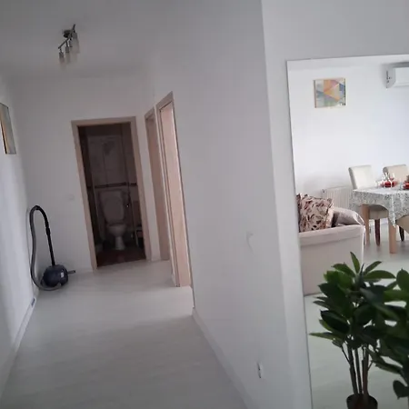 Flh-City Residence Apartments Near Mall & Train Station With Parking-3