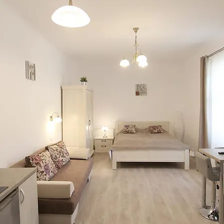 Central Parc Studios-2