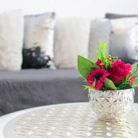 White Luxury Apartment-3