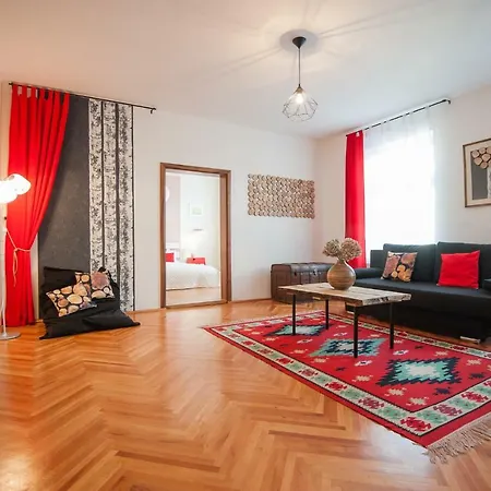 Spacious Stylish Apartment In Old Town-3