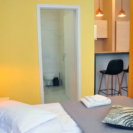 Ronis Apartments-3