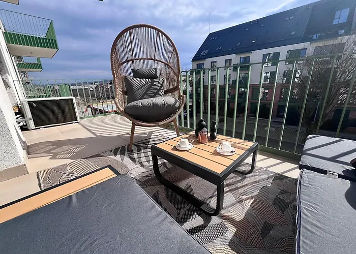 Flh La Vie En Rose Gold - Balcony, Free Parking, Bathtub, King Bed & Ac Apartment Sibiu