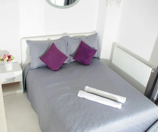 White Luxury Apartment Sibiu