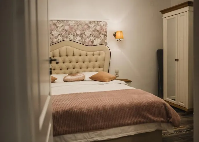 Glam Rose&White Downtown Apartment Sibiu
